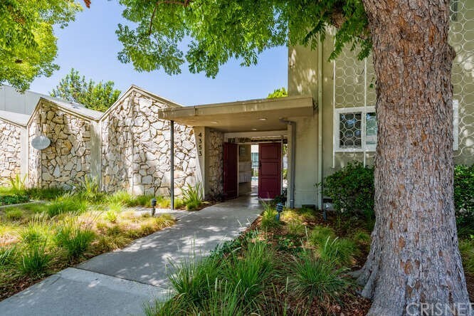 Property Photo:  4353 Colfax Avenue 20  CA 91604 