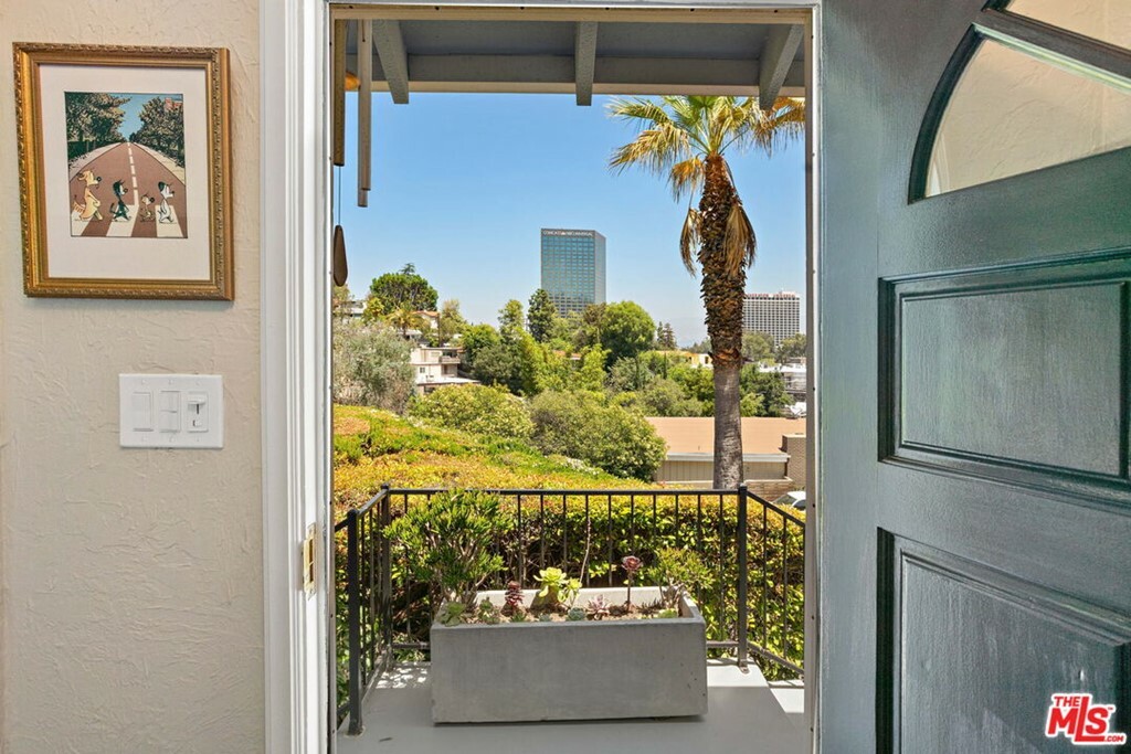 Property Photo:  3727 Fredonia Drive  CA 90068 