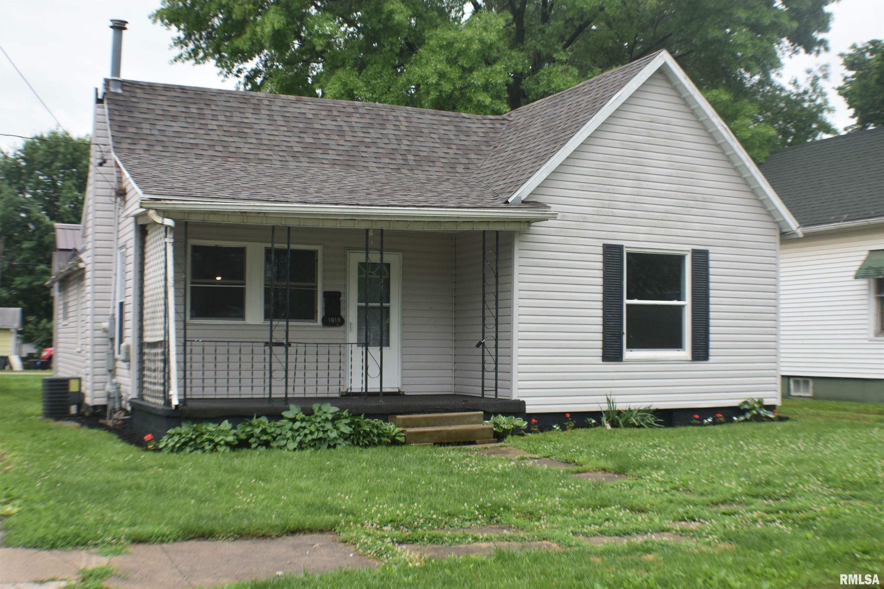 1010 E Walnut  Canton IL 61520 photo