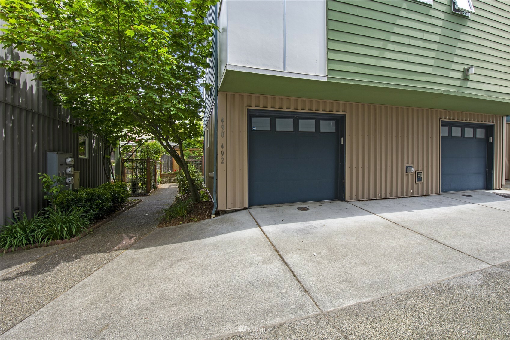 Property Photo: 490 N 130th Street 490 WA 98133