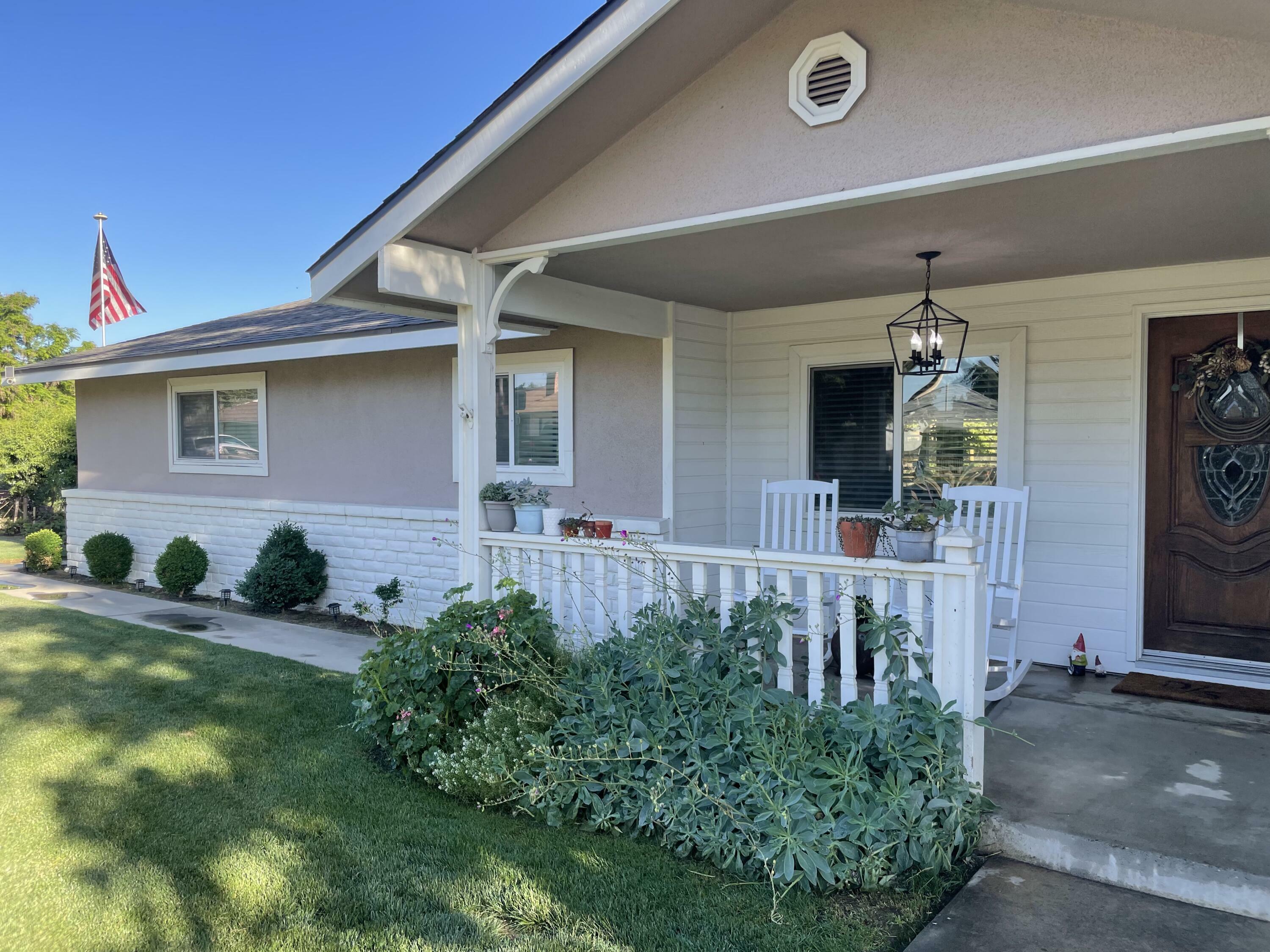 Property Photo:  151 E Berkeley Avenue  CA 93274 