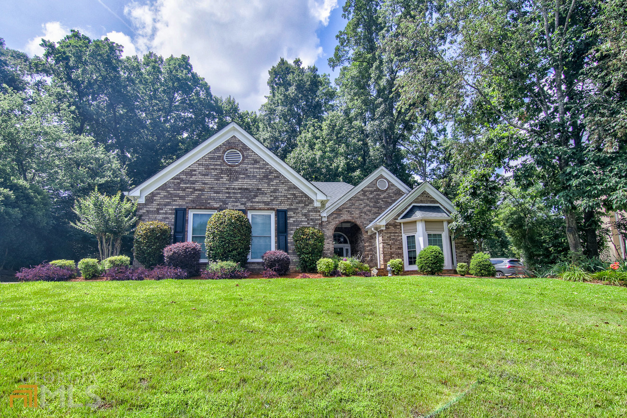 Property Photo: 2530 Peregrine Trail GA 30024