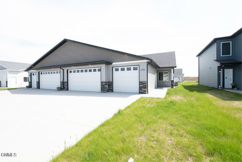 Property Photo:  3705 Gale Circle SE  ND 58554 