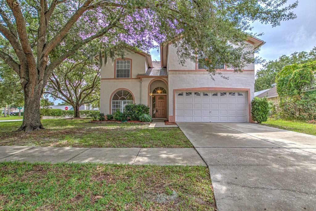 Property Photo: 9804 Sunnyoak Drive FL 33569