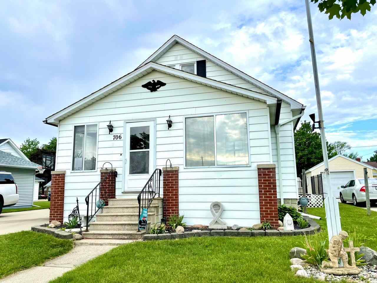 Property Photo:  706 S McLellan St.  MI 48706 