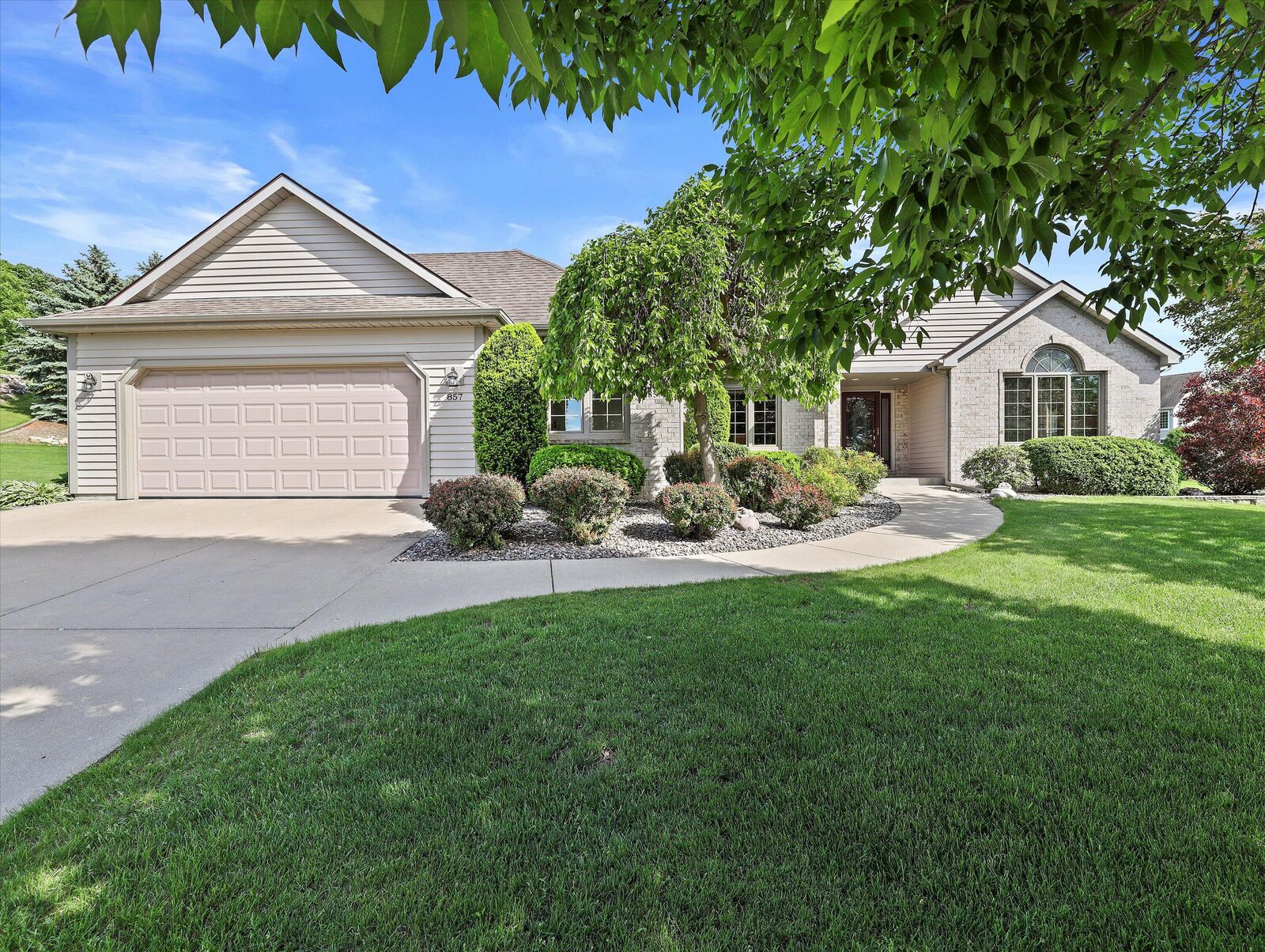 Property Photo:  857 Sheridan Ct  WI 53105 
