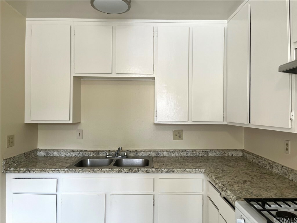 Property Photo:  101 N Tustin Avenue 4  CA 92807 