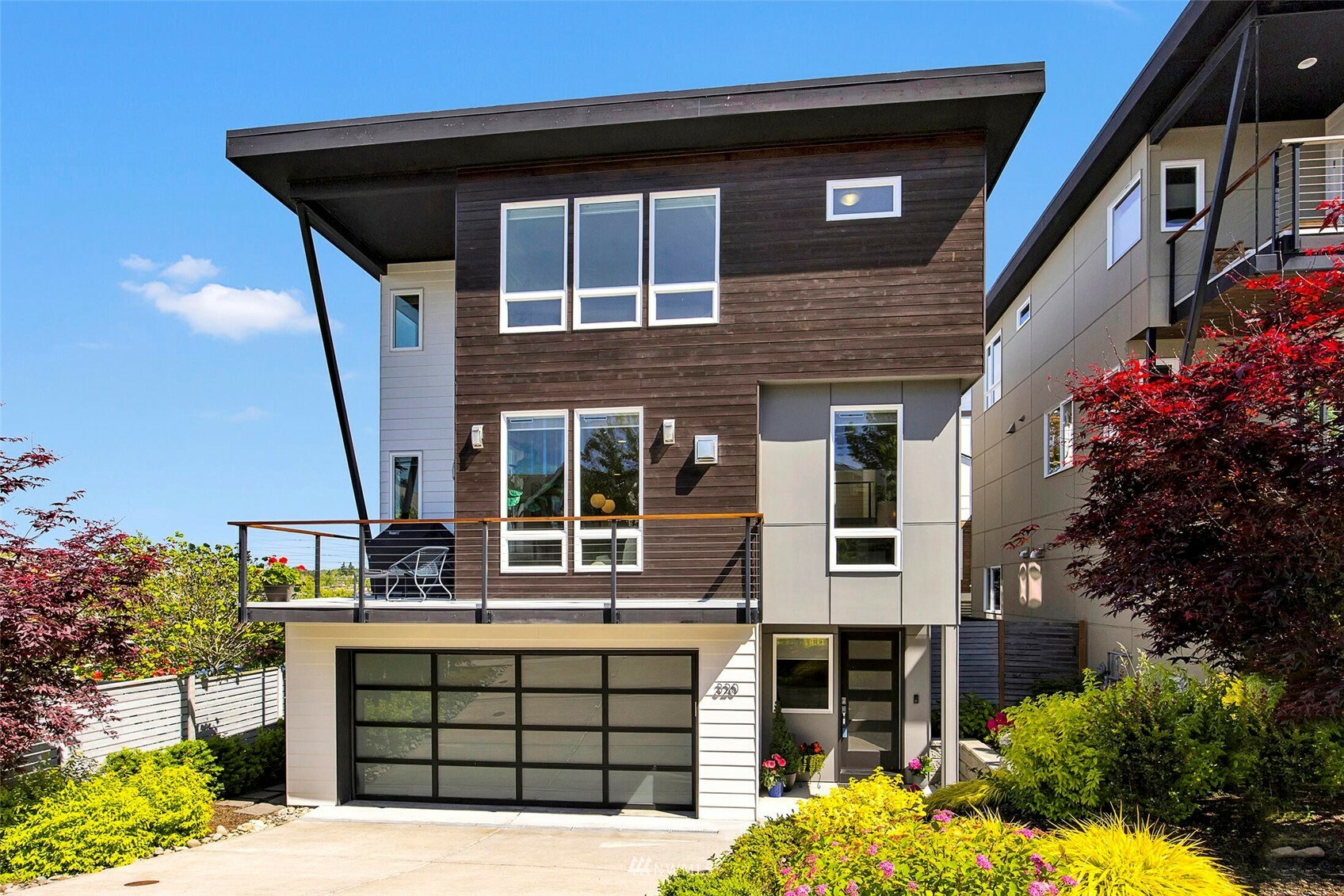 Property Photo:  320 4th Avenue S  WA 98033 