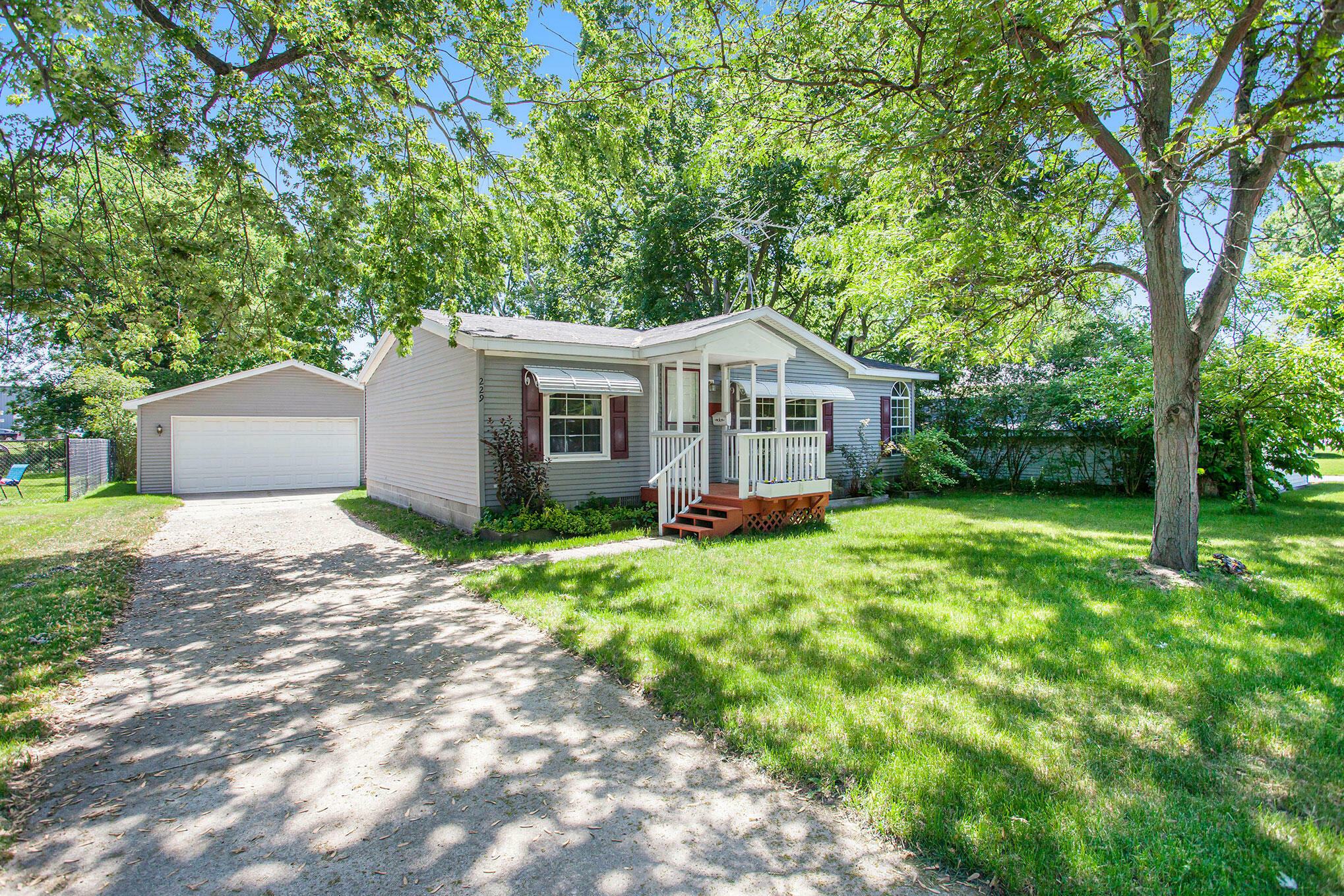 Property Photo:  229 Maple Street  MI 49331 