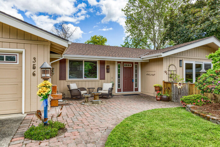 356 White Oak Circle  Medford OR 97504 photo