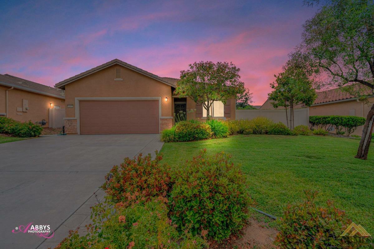 Property Photo:  6107 Olympus Court  CA 93306 