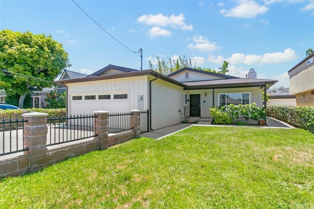 Property Photo:  2106 Robinson Street  CA 90278 