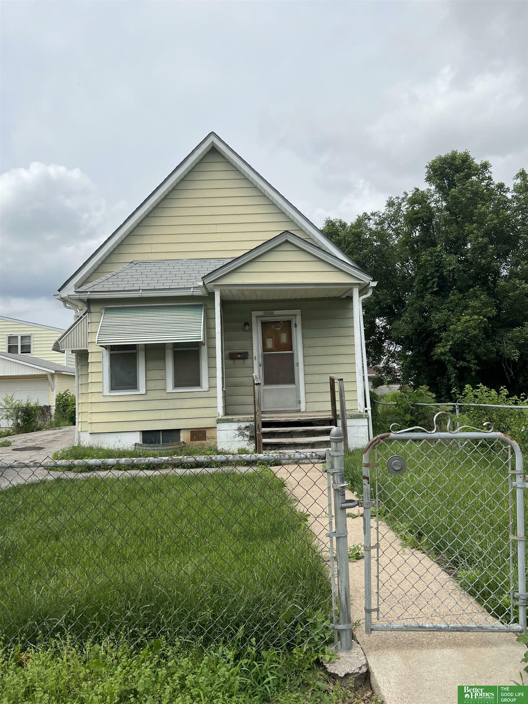 Property Photo:  2508 Bristol  NE 68111 