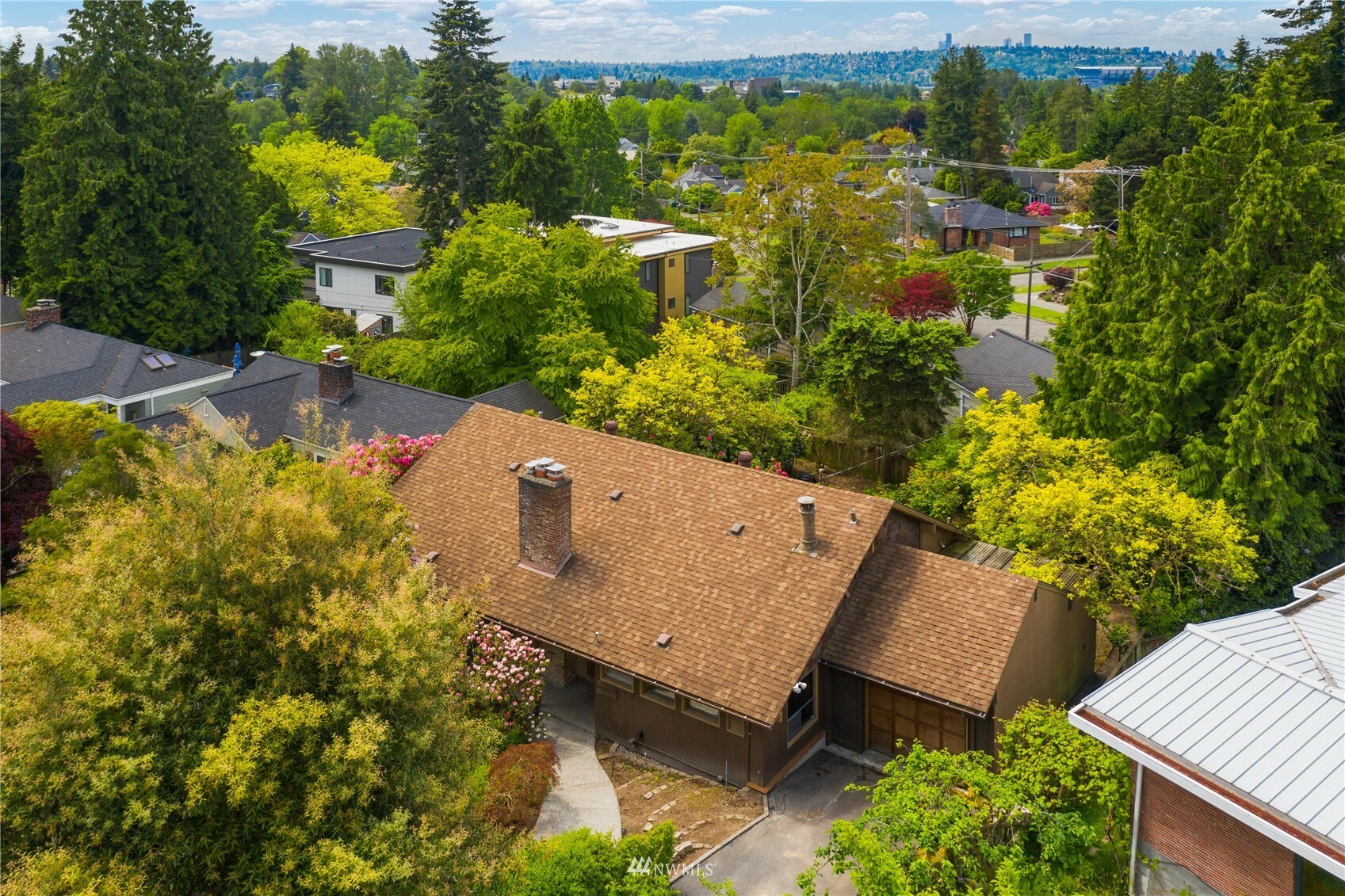 Property Photo:  4507 Stanford Avenue NE  WA 98105 