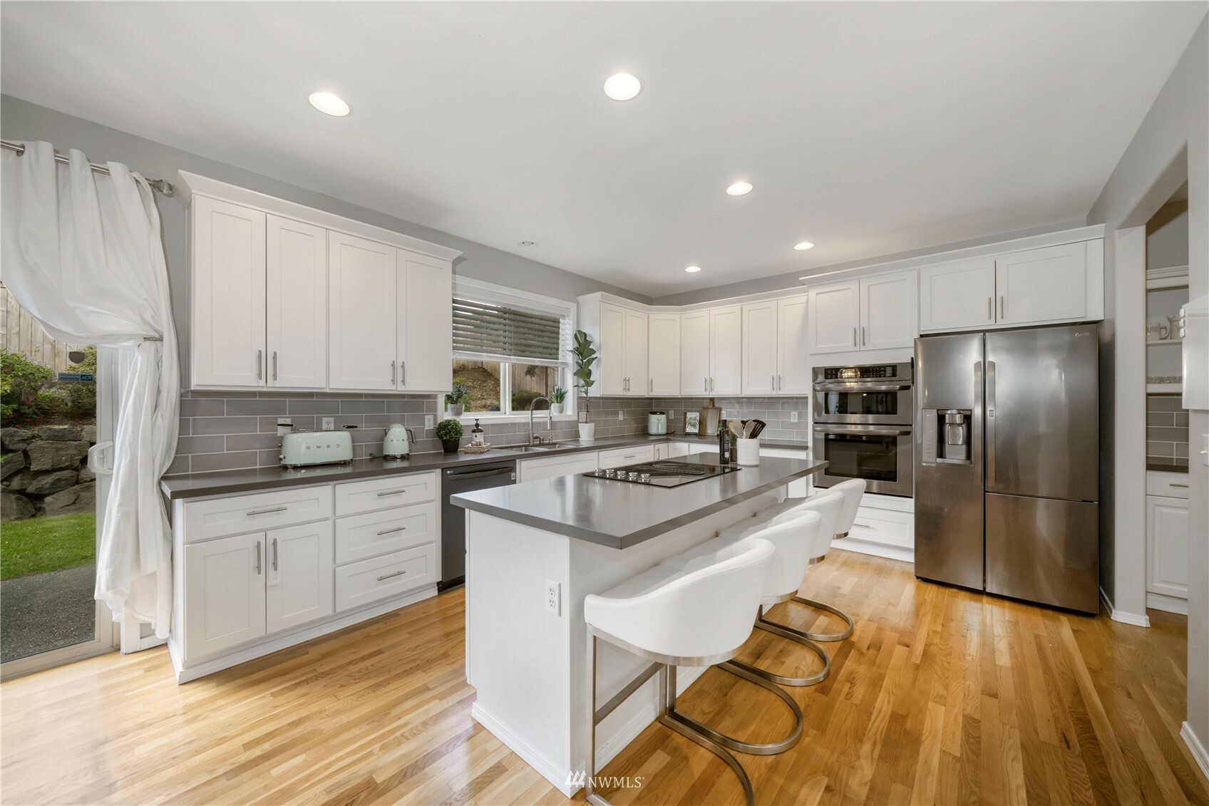 Property Photo: 4002 Broadmoor Drive NE WA 98422