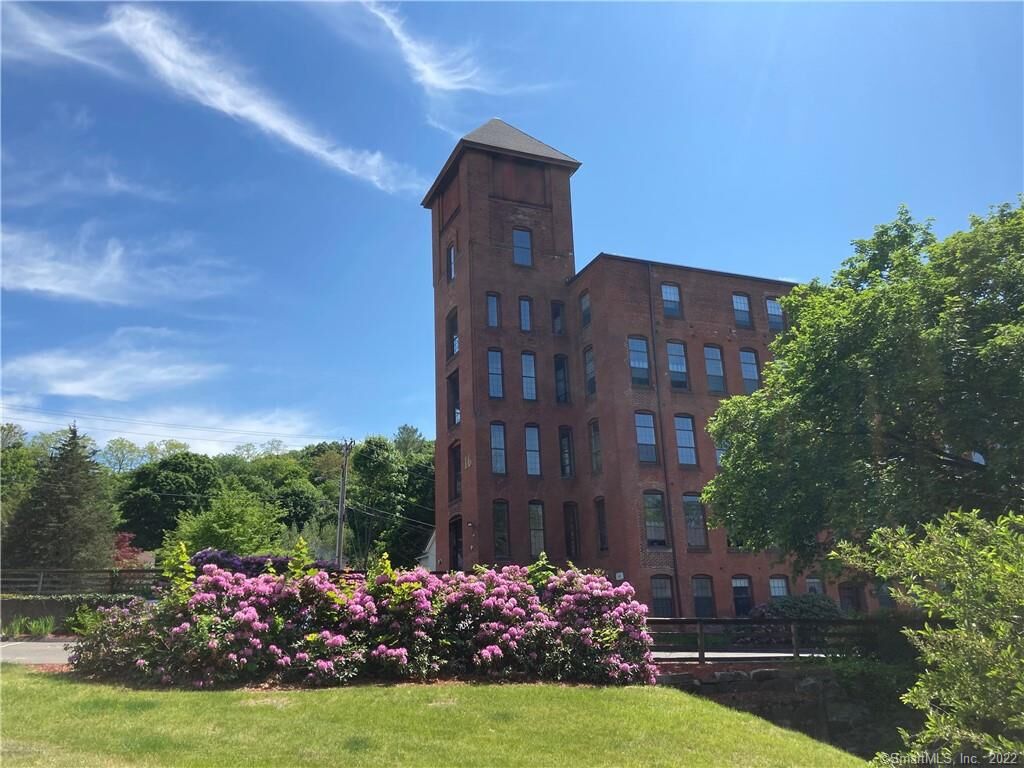 Property Photo:  16 Vernon Avenue 23  CT 06066 