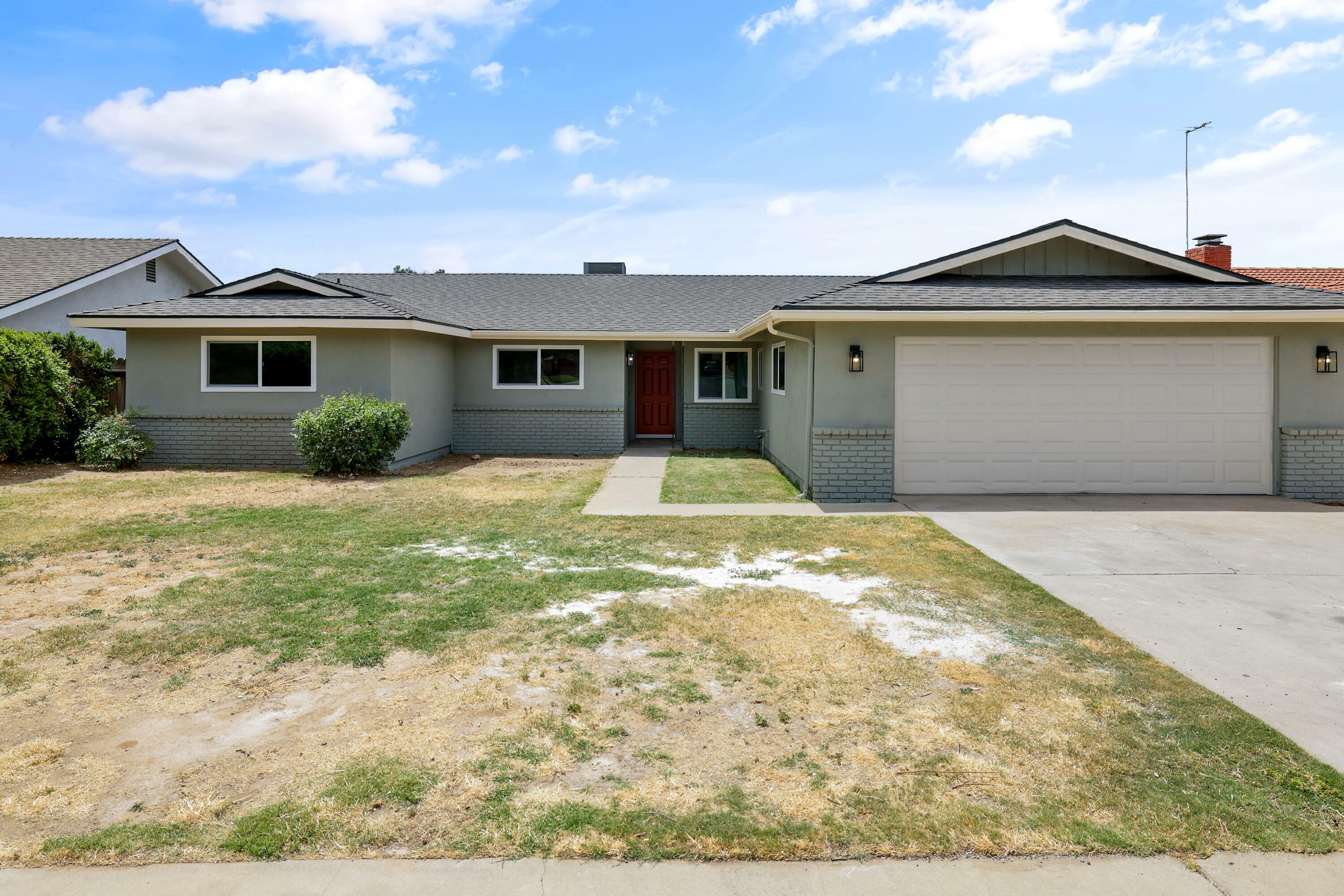 Property Photo:  1095 Douglas Street  CA 93257 