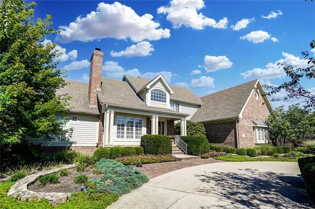 Property Photo: 1421 Willow Park Court OH 45458