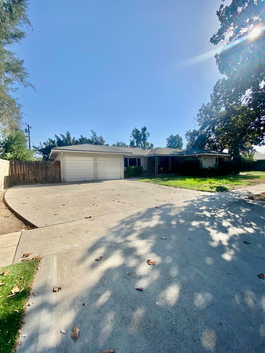 Property Photo:  535 W Acacia Avenue  CA 93705 