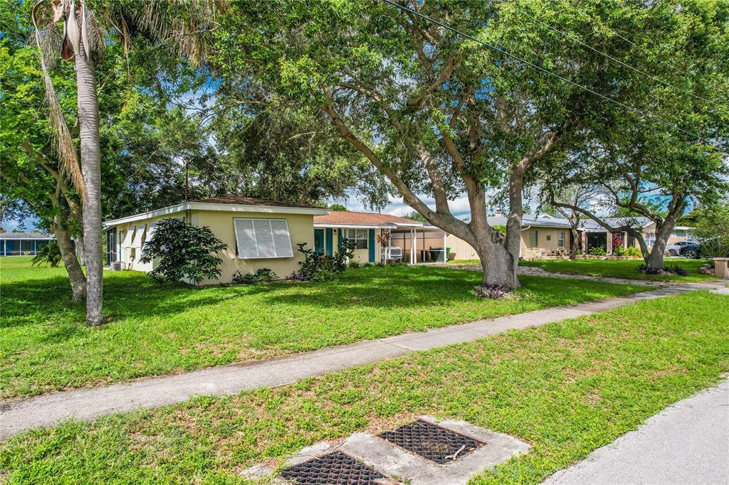 Property Photo:  311 Duxbury Avenue  FL 33952 