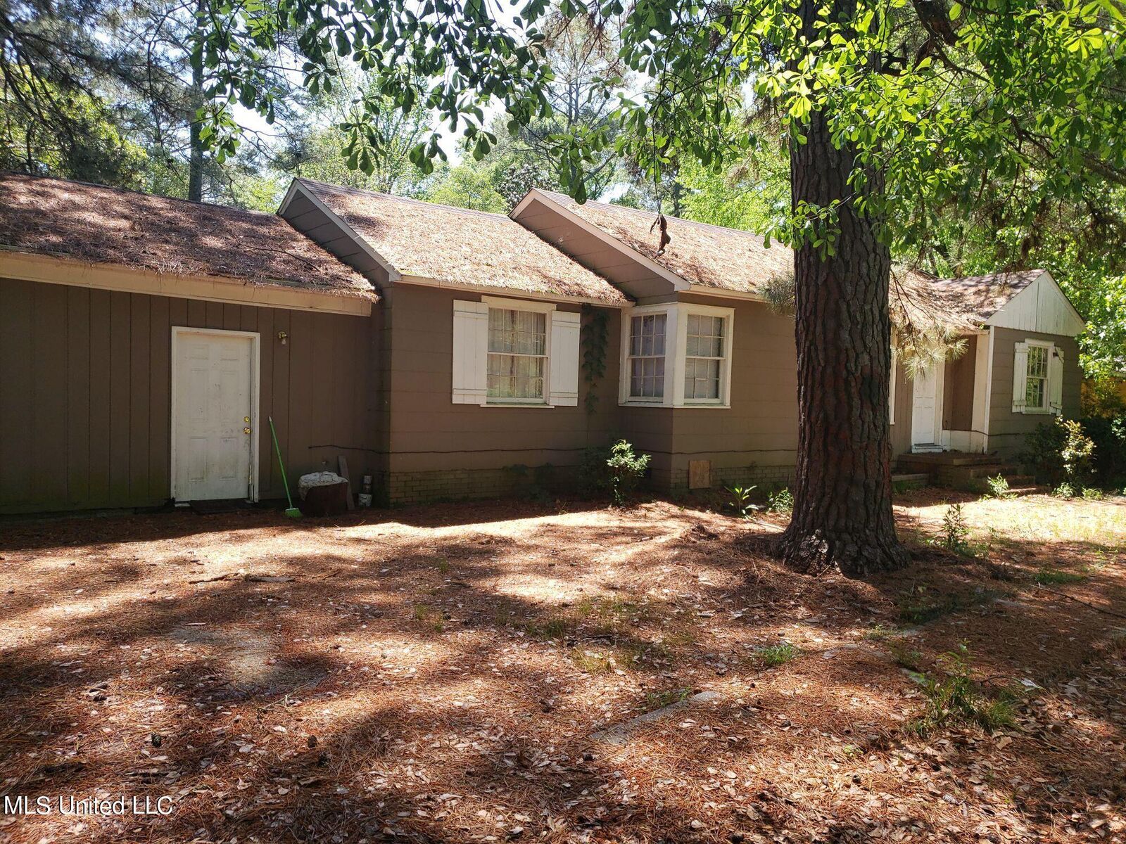 Property Photo:  211 N Sunset Terrace  MS 39212 