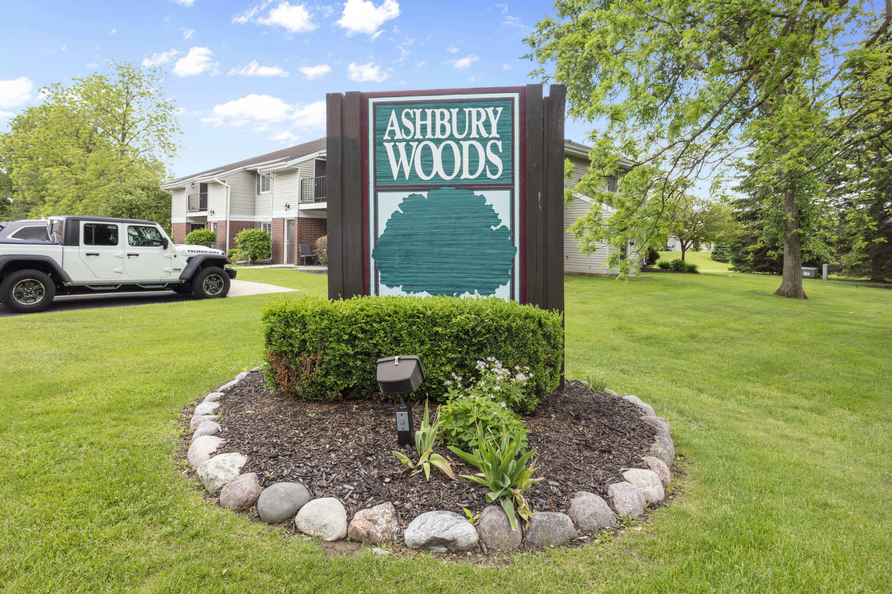 Property Photo:  N110w17051 Ashbury Ln 4-1  WI 53022 