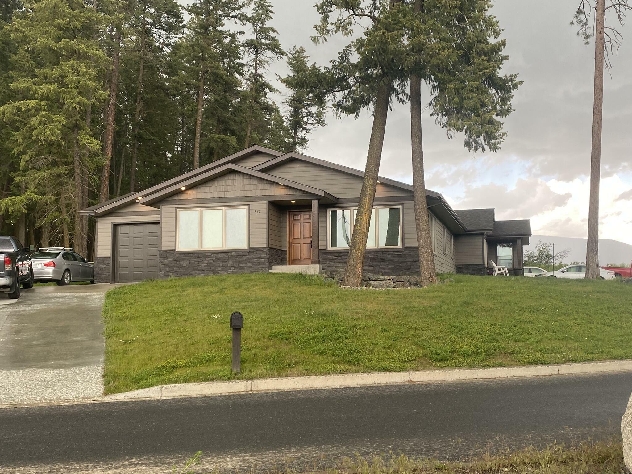 Property Photo:  892 Evergreen Way  WA 99114 