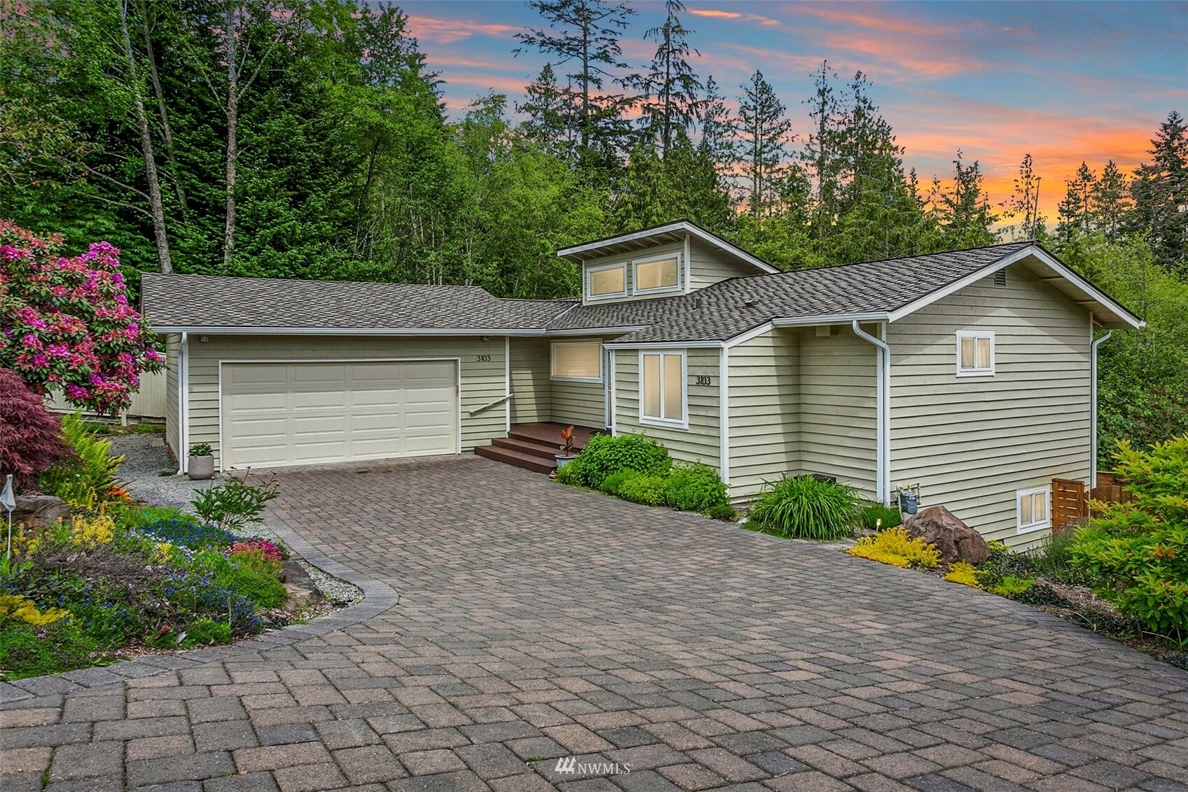 Property Photo:  3103 104th Place SE  WA 98208 