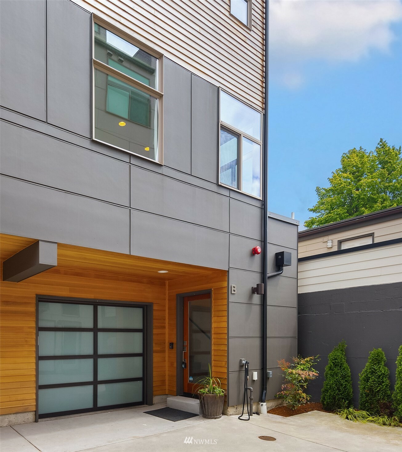 Property Photo:  3276 California Avenue SW B  WA 98116 