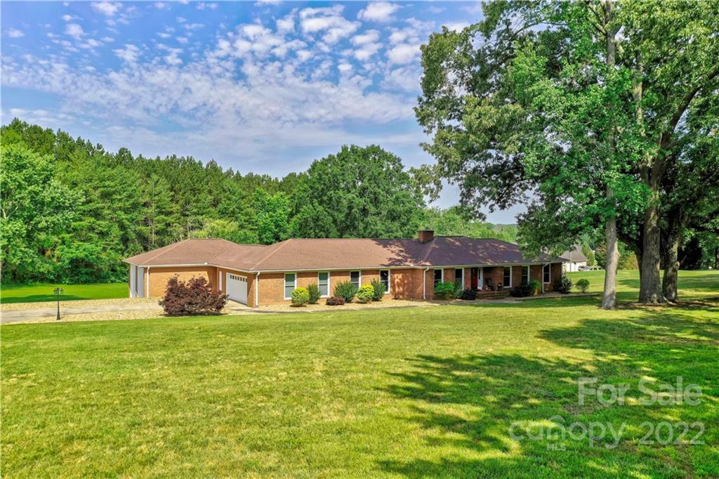 Property Photo:  320 Steeple Chase Trail  NC 28144 