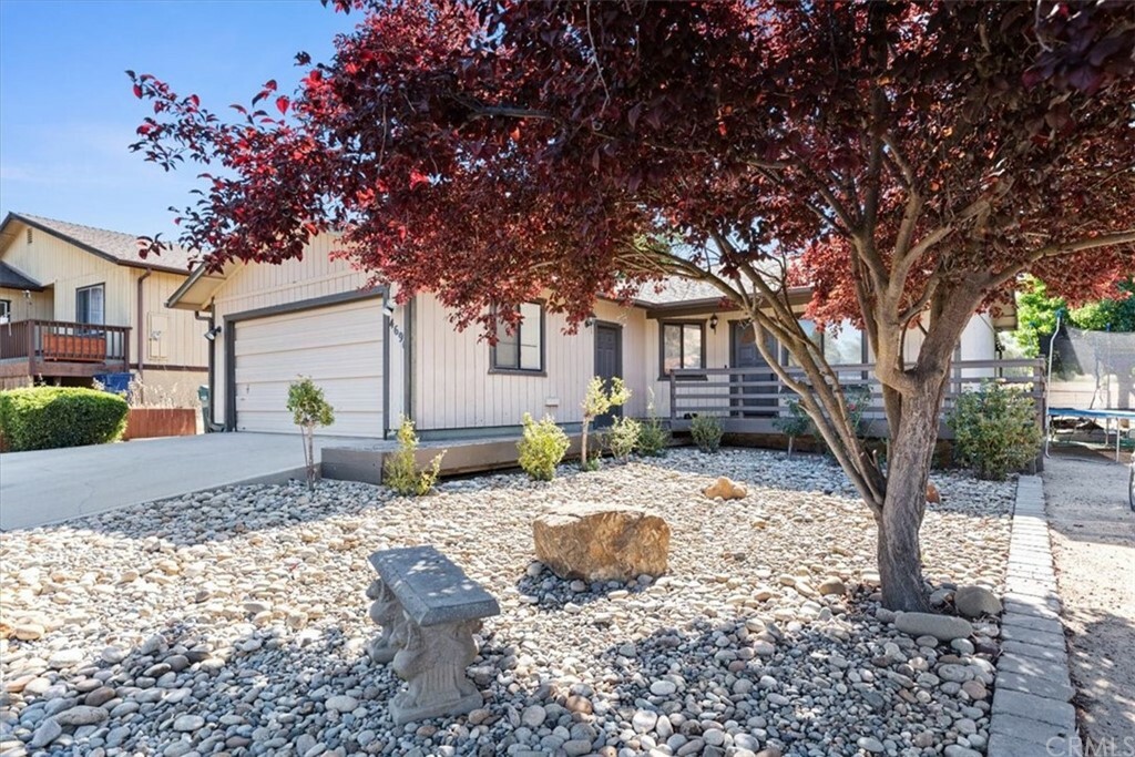 Property Photo:  4690 Silver Saddle Lane  CA 93446 