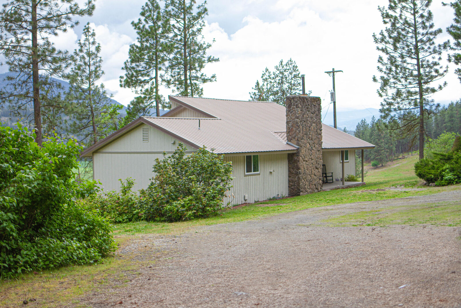 Property Photo:  128 B Buena Vista Dr  WA 99114 
