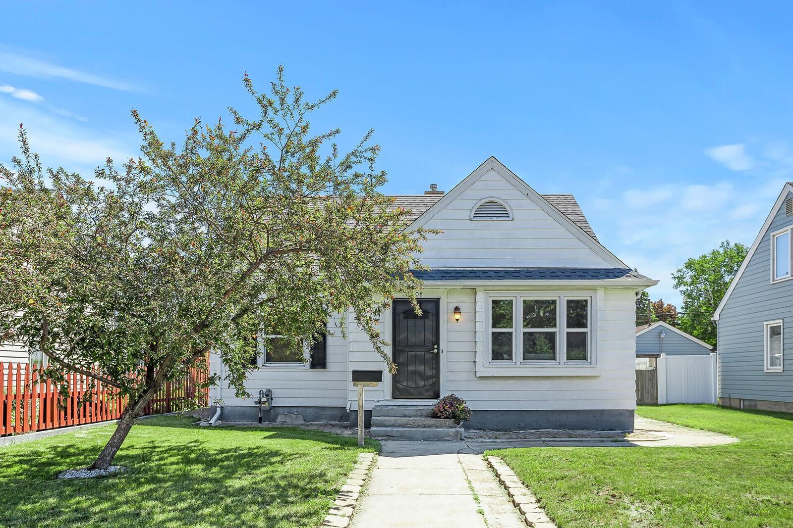 Property Photo: 5008 Bryant Avenue N MN 55430
