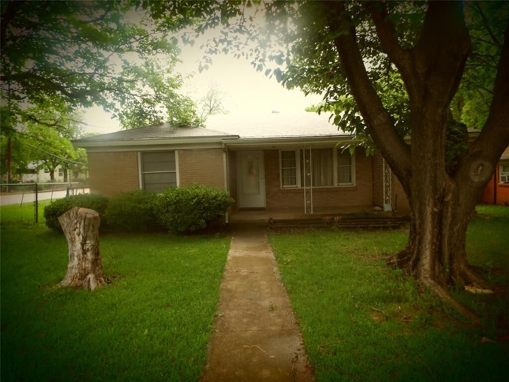 Property Photo:  872 June Drive  TX 76108 