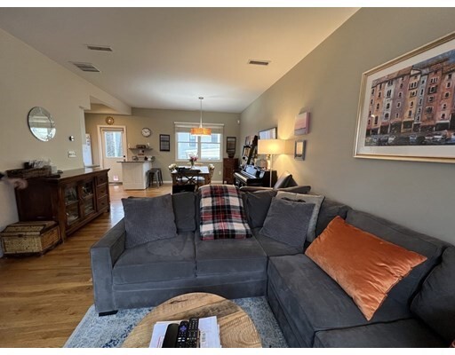 Property Photo: 3 Hodgdon Pl 3 MA 02143
