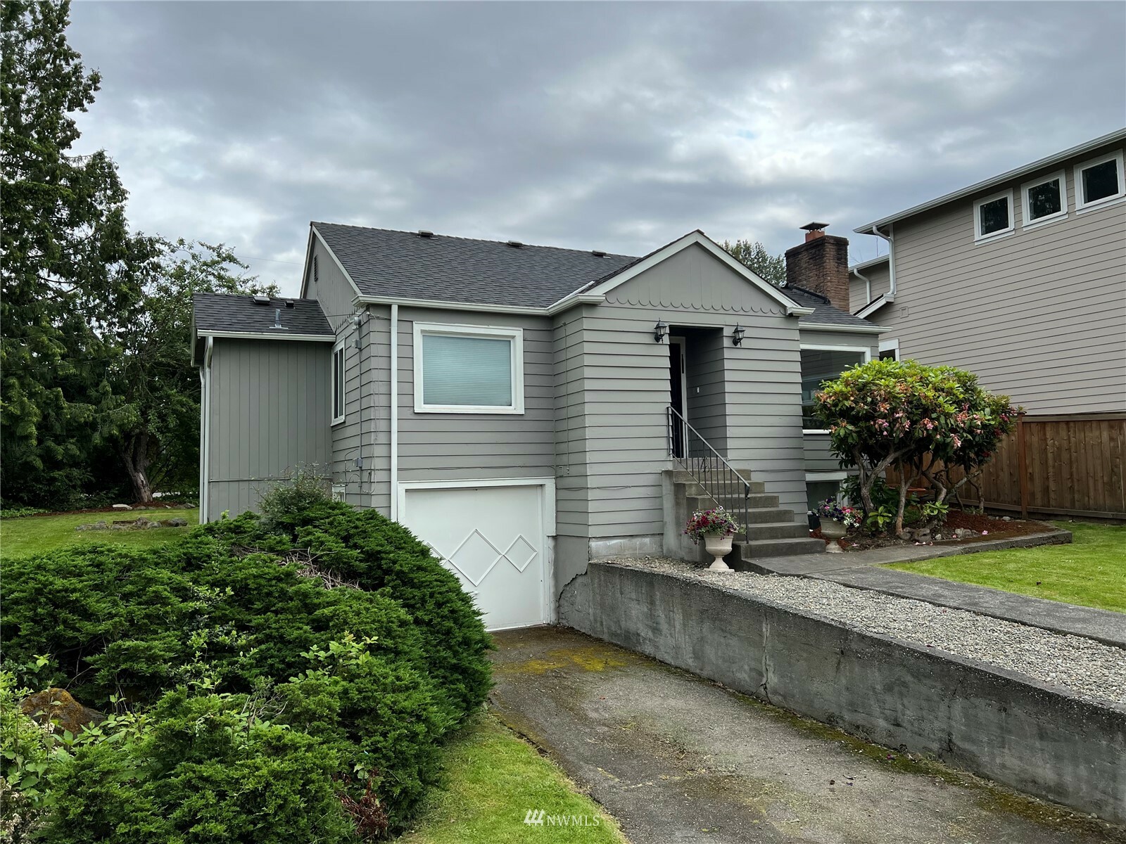 Property Photo:  1026 S 102nd Street  WA 98168 