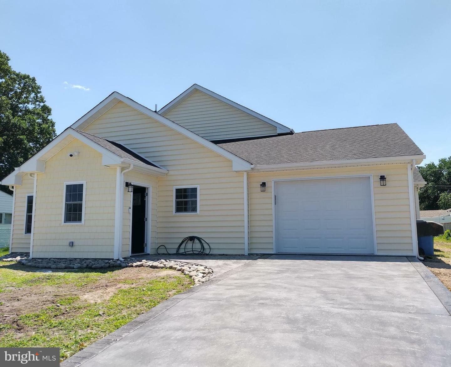 Property Photo:  19 Mistletoe Lane  PA 19054 