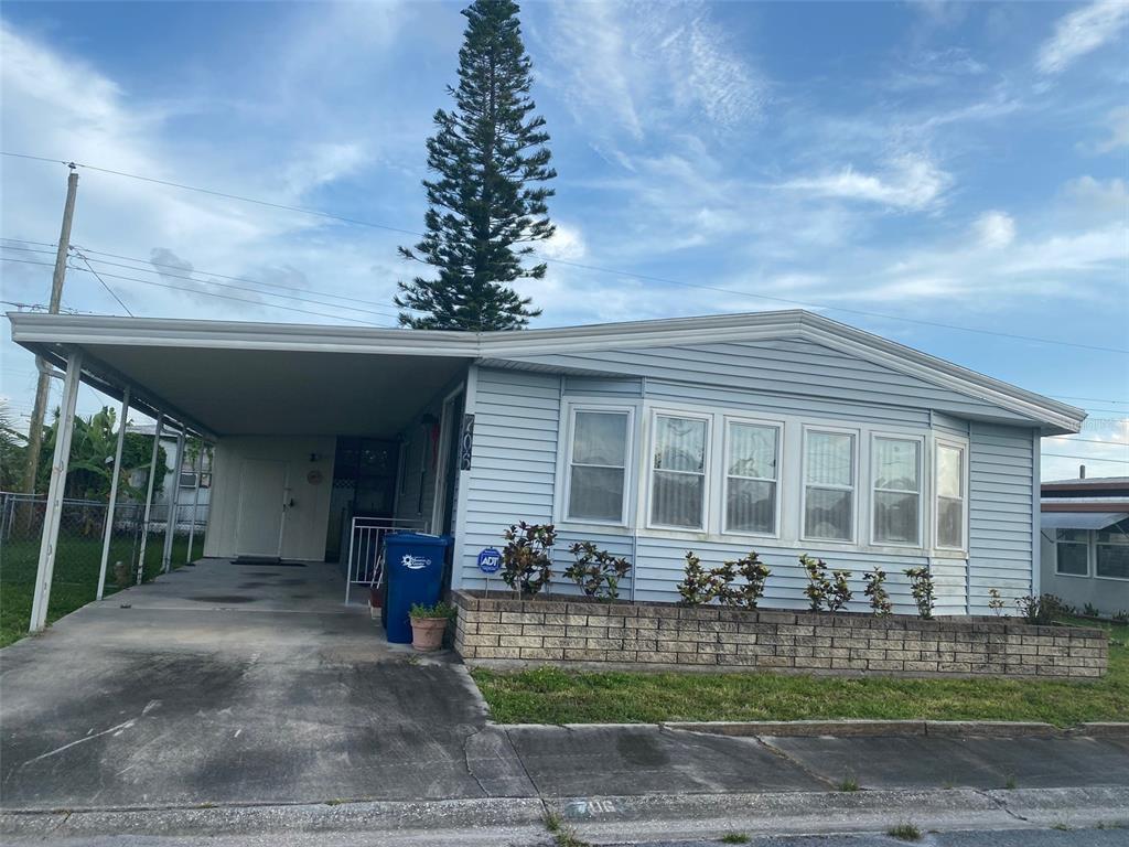Property Photo: 706 49th Avenue Terrace W FL 34207