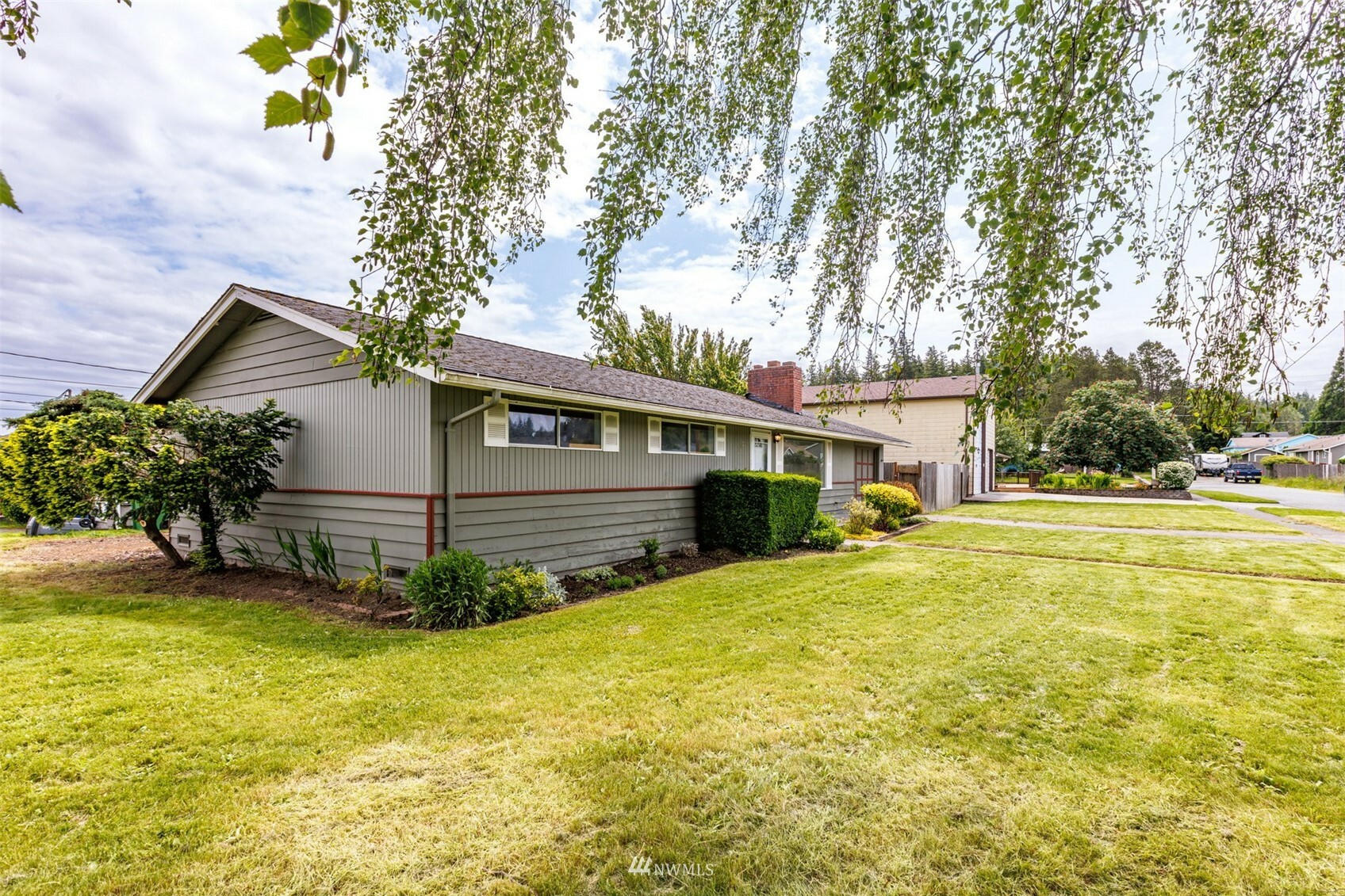 Property Photo:  3901 J Avenue  WA 98221 