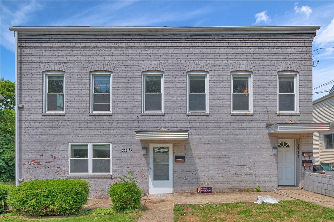 Property Photo:  237 1/2 Berringer Pl  PA 15202 