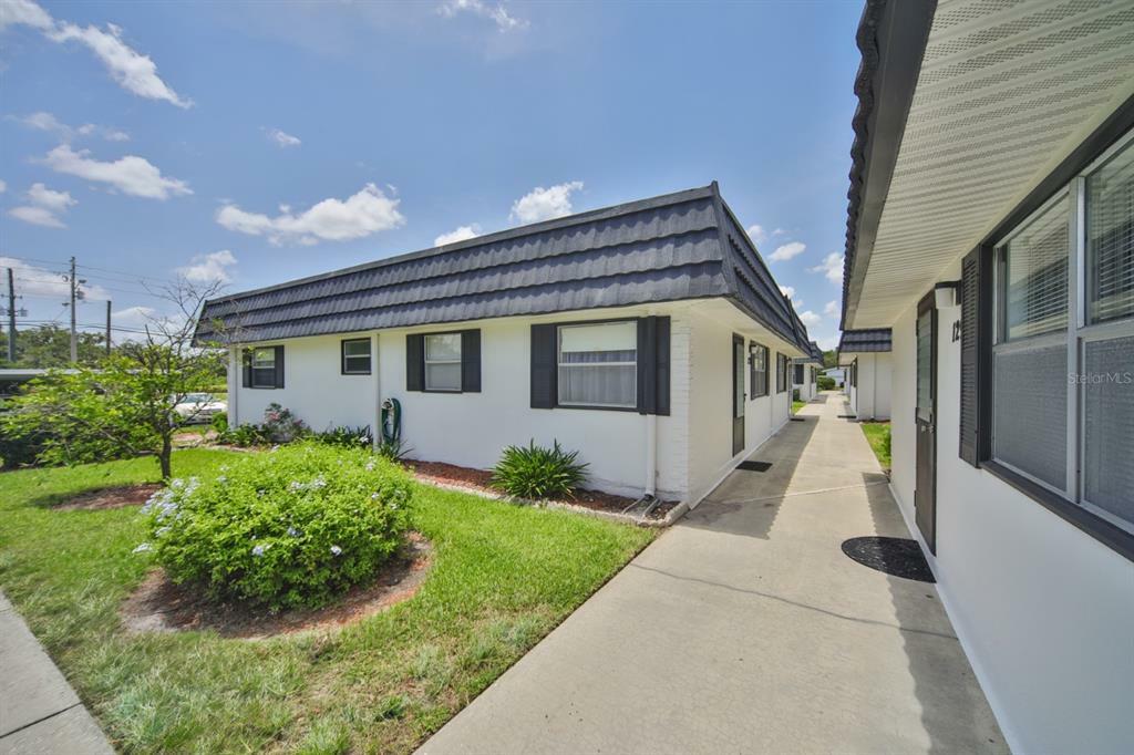 Property Photo:  301 Kings Boulevard 128  FL 33573 