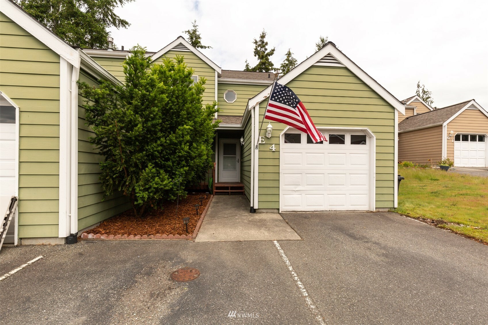 Property Photo:  1250 SW Heller Street E4  WA 98277 