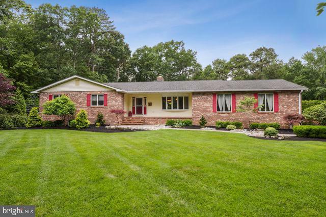 Property Photo:  10 Red Maple Road  NJ 08533 