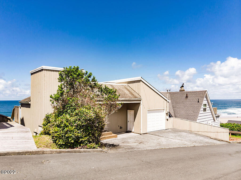 Property Photo:  1231 SW Dune Avenue  OR 97367 