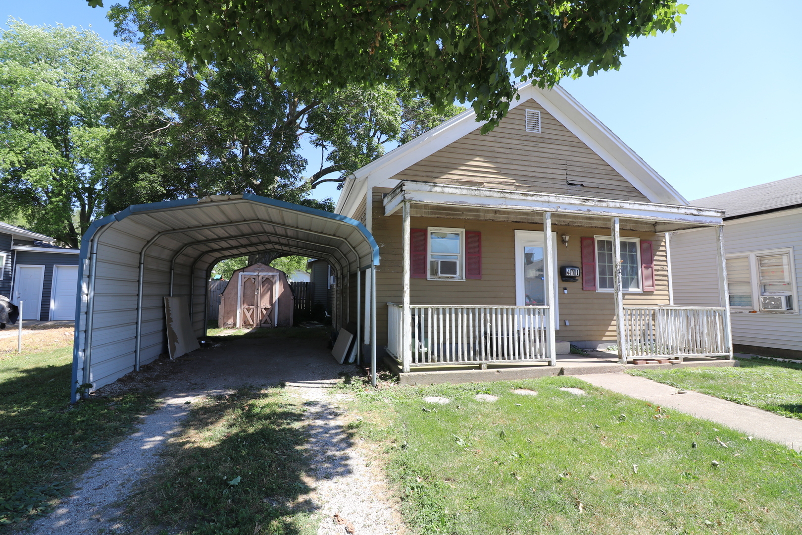 Property Photo:  411 W Washington Street  IL 61727 