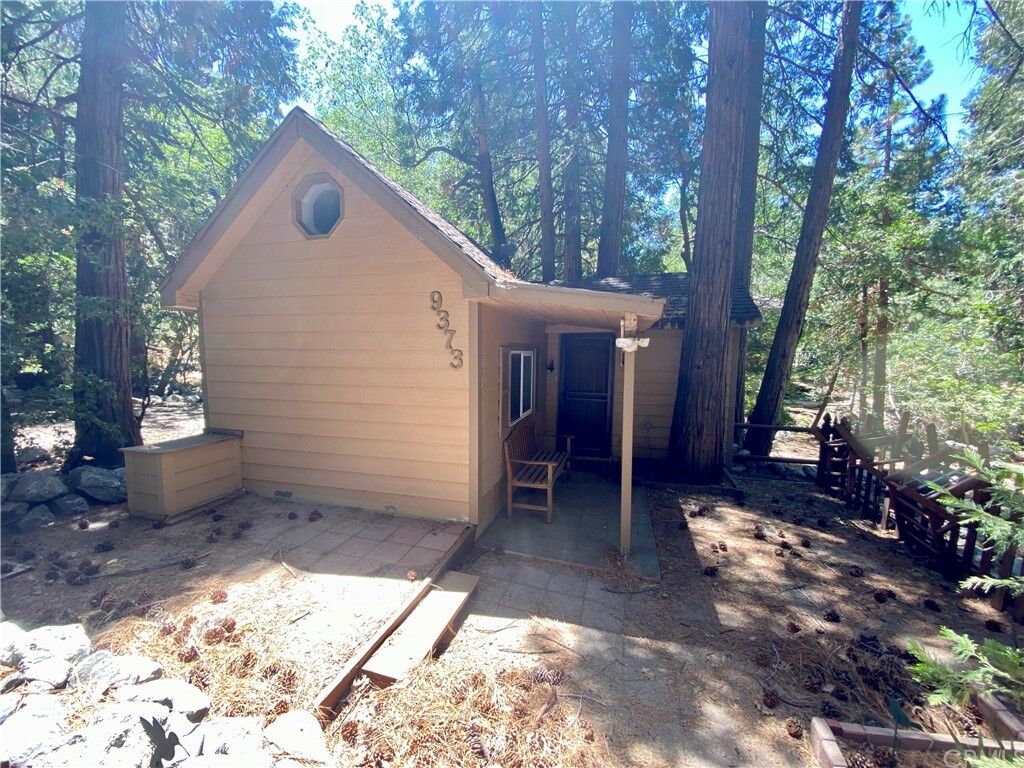 Property Photo: 9373 Quercus Lane CA 92339