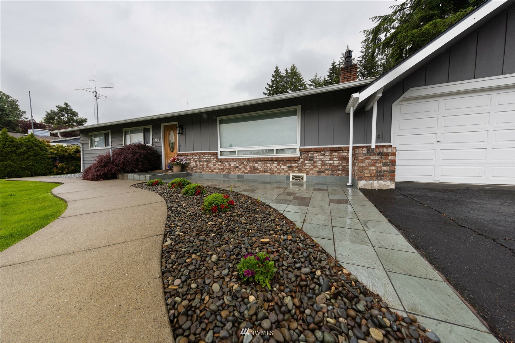 Property Photo:  1100 Wildwood Avenue NE  WA 98532 