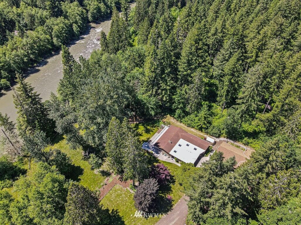 Property Photo:  1702 Tower Road  WA 98611 