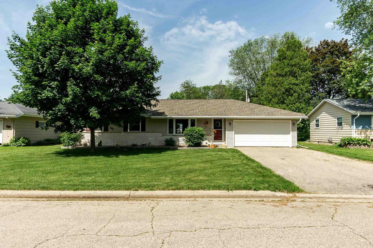 Property Photo: 1507 Clover Ln WI 53545