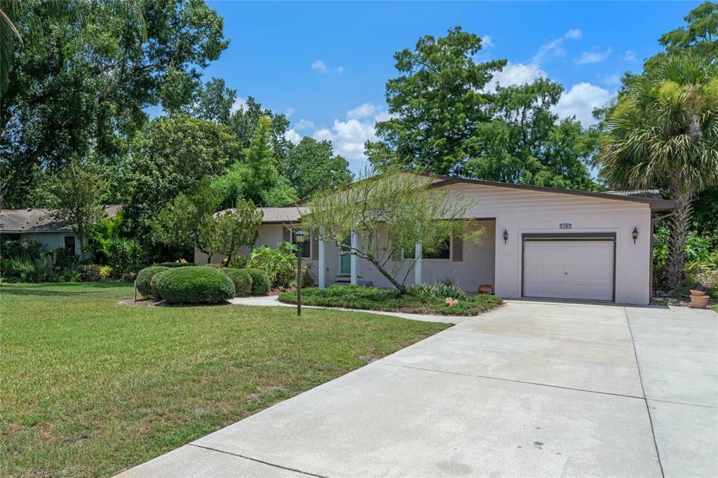 Property Photo:  38 Aberdeen Circle  FL 34788 